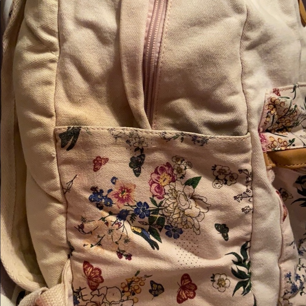 Backpack - Picture 4 of 5